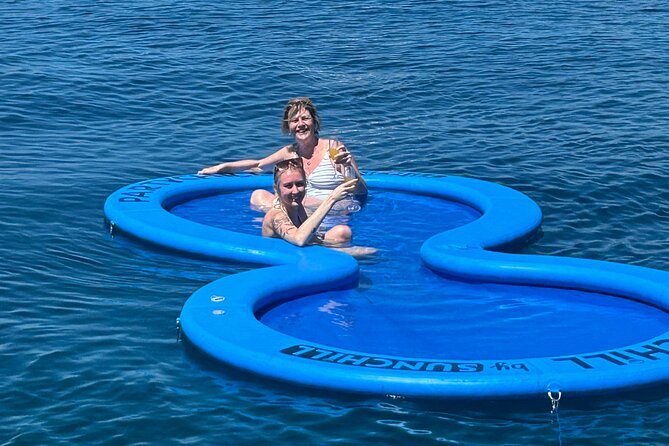 Private Luxury Full day Boat Charter With Lunch - What the crew adds to the experience